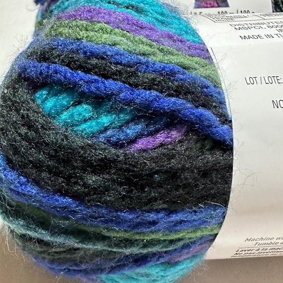 Loops & Thread Charisma YARN Northern Lights Color Set of 2 NEW - Picture 5 of 5